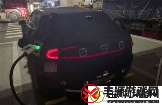 小米SUV内饰细节曝光！疑配有一体式远端带鱼屏
