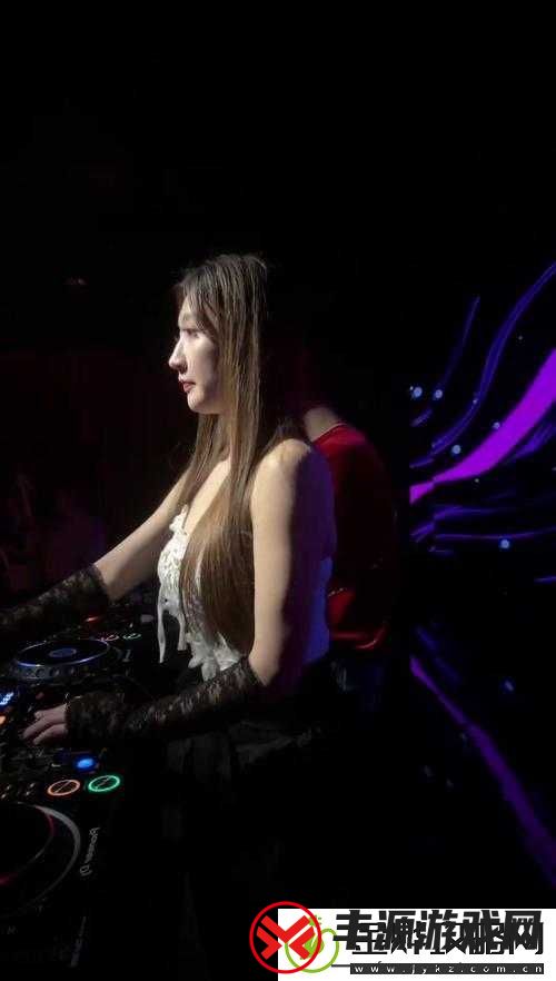 酒吧里-DJ-给我避孕套是什么意思:背后的缘由引人深思
