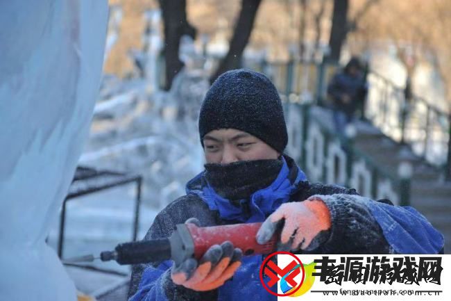 日薪千元的冰雕师傅是如何工作的