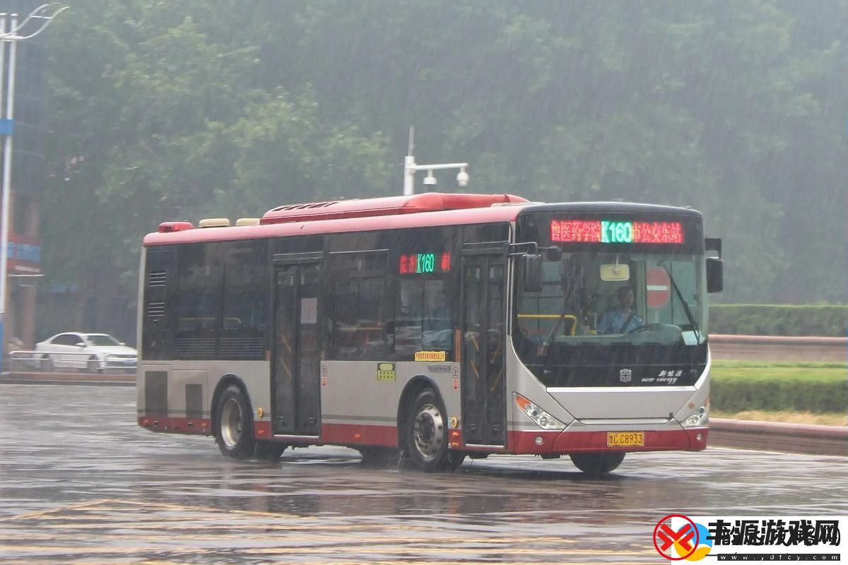 自由自在坐公交车一晃一晃进入——城市生活的新奇体验