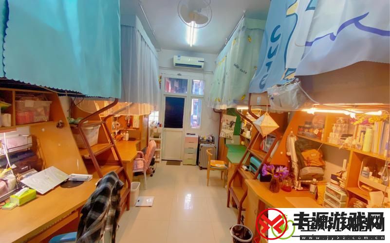 “卧槽!407寢室成新晋网红-网民众嘲科技含量低!”