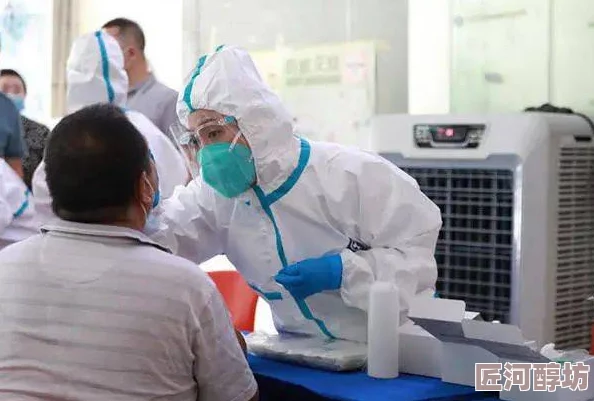 插到护士下面取精:医院内发生不当行为-涉事人员已被停职调查-社会各界对此事件表示强烈关注与谴责